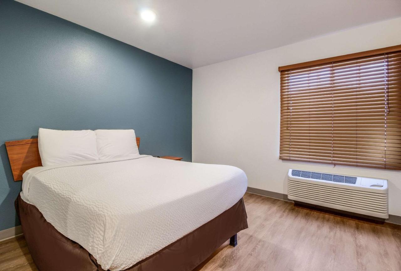 Woodspring Houston Baytown